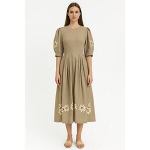 Retro Linen Midi Dress with Floral Appliqué and Puff Sleeve Detail Medium